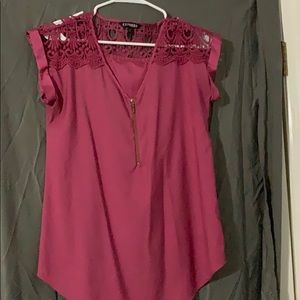 Zip from mauve blouse with lace detail